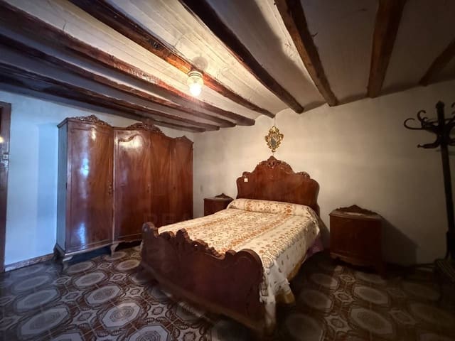 5 Zimmer Reihenhaus zu verkaufen in Tírig mit Garage - 109.990 € (Ref: 10029915)
