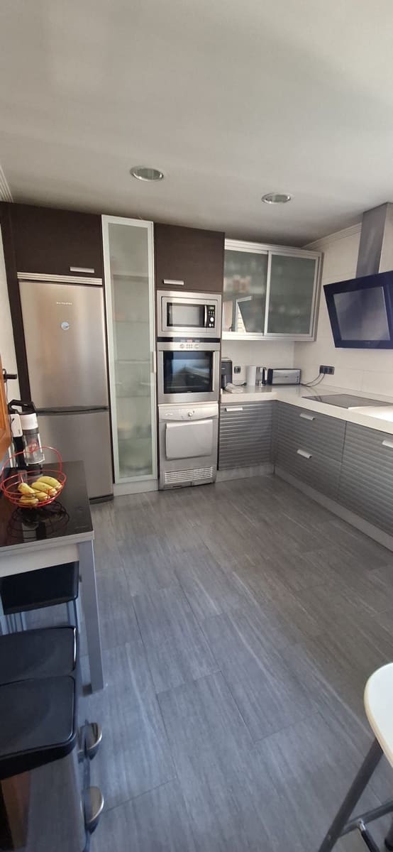 2 bedroom Apartment for rent in Leon city with garage - € 1,400 (Ref: 10031100)