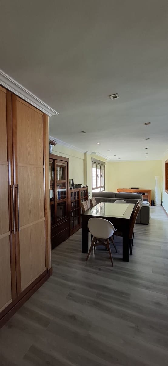 2 bedroom Apartment for rent in Leon city with garage - € 1,400 (Ref: 10031100)