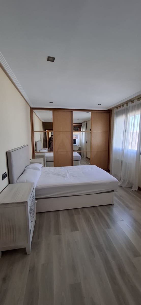 2 bedroom Apartment for rent in Leon city with garage - € 1,400 (Ref: 10031100)