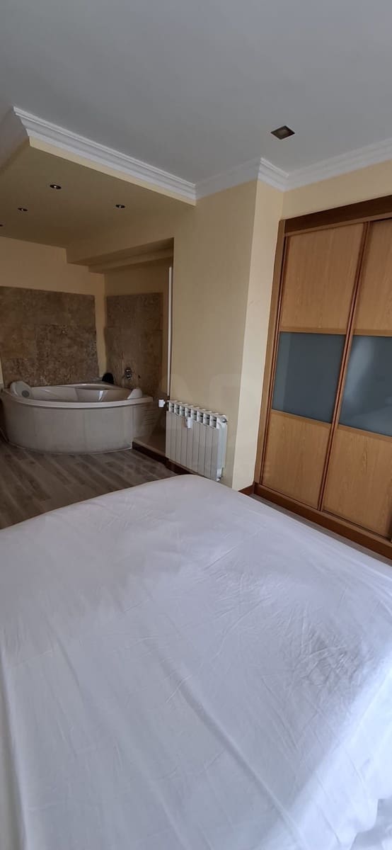 2 bedroom Apartment for rent in Leon city with garage - € 1,400 (Ref: 10031100)