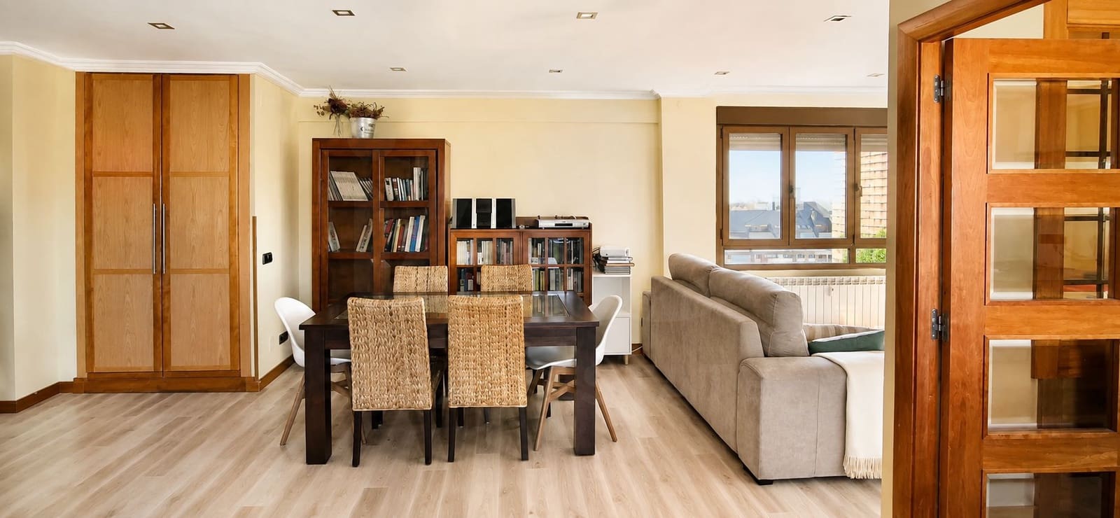 2 bedroom Apartment for rent in Leon city with garage - € 1,400 (Ref: 10031100)