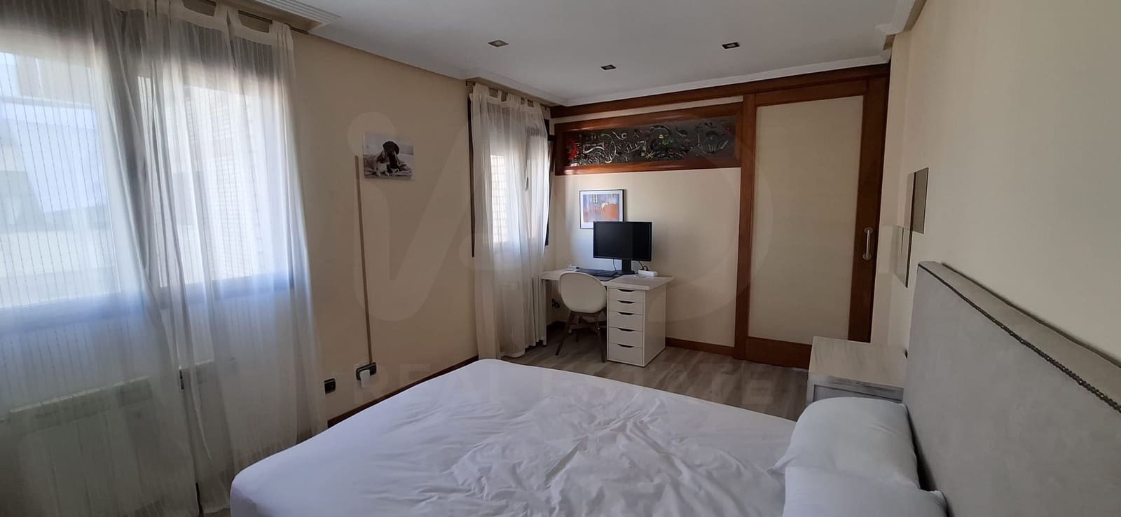 2 bedroom Apartment for rent in Leon city with garage - € 1,400 (Ref: 10031100)