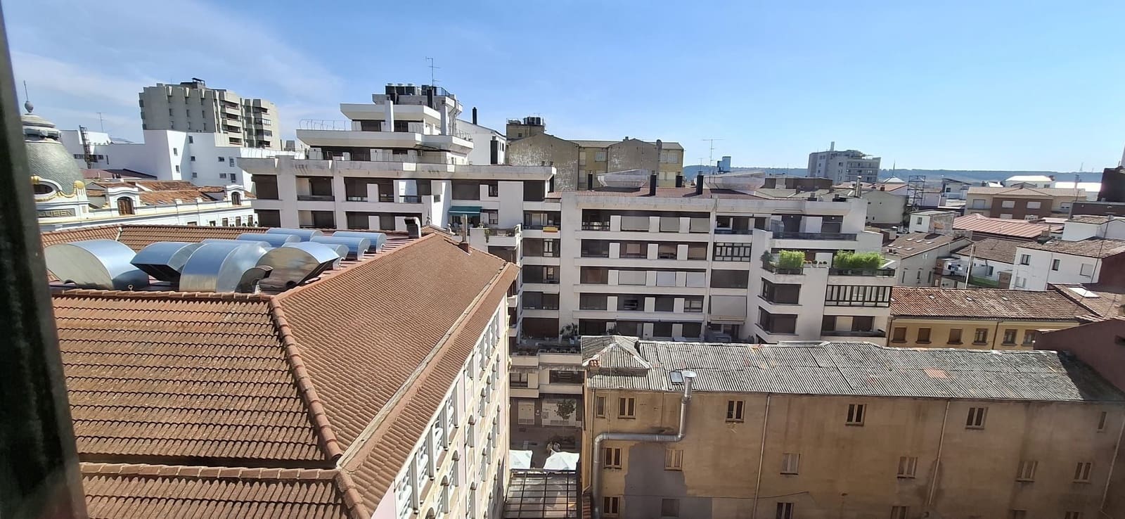 2 bedroom Apartment for rent in Leon city with garage - € 1,400 (Ref: 10031100)