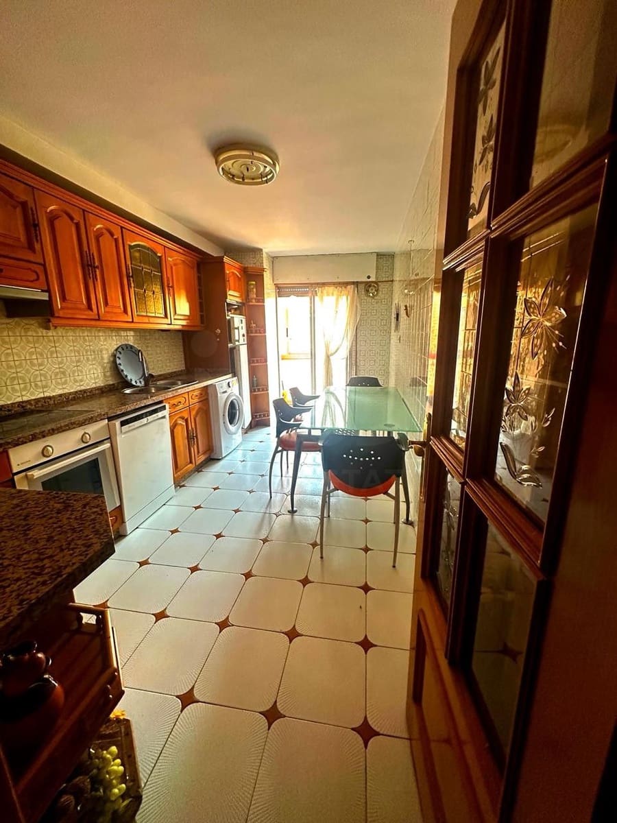 Apartamento de 4 habitaciones en León ciudad en alquiler - 1.200 € (Ref: 10031101)