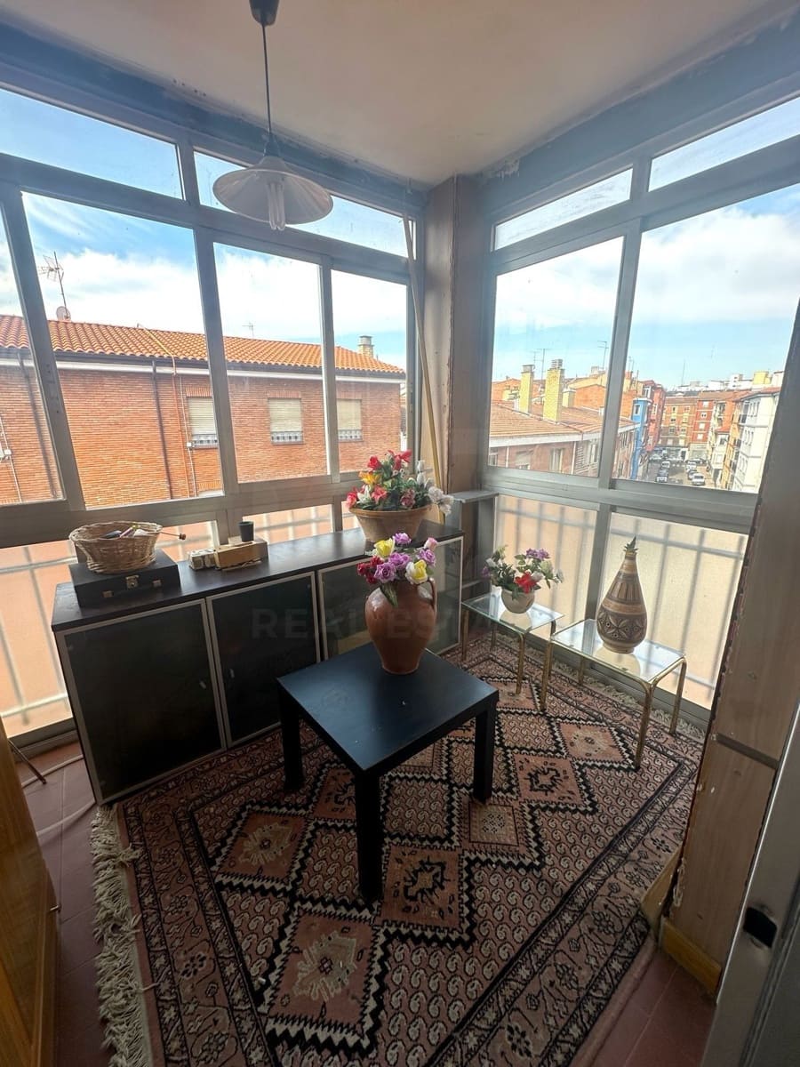 Apartamento de 4 habitaciones en León ciudad en alquiler - 1.200 € (Ref: 10031101)
