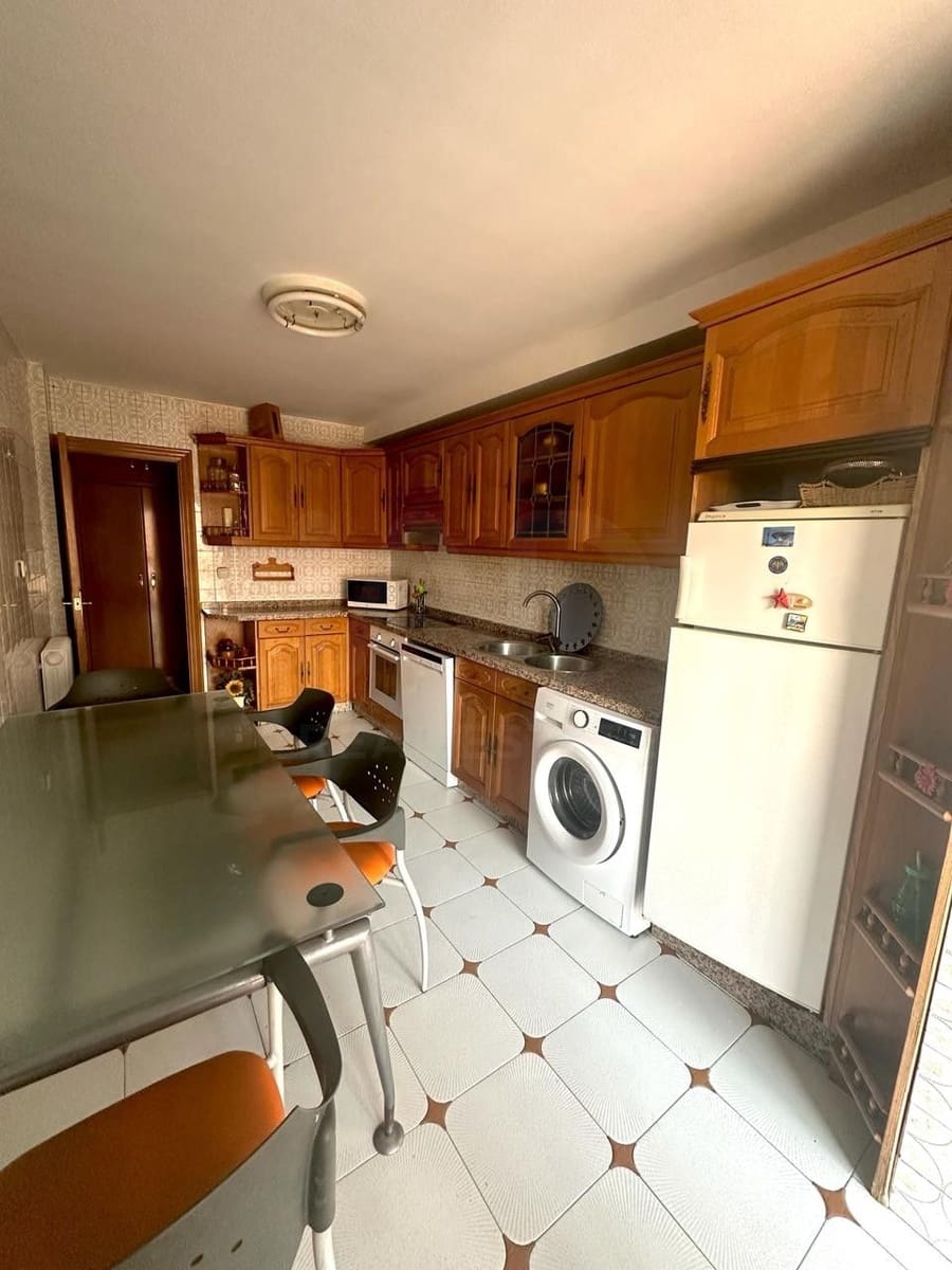 Apartamento de 4 habitaciones en León ciudad en alquiler - 1.200 € (Ref: 10031101)