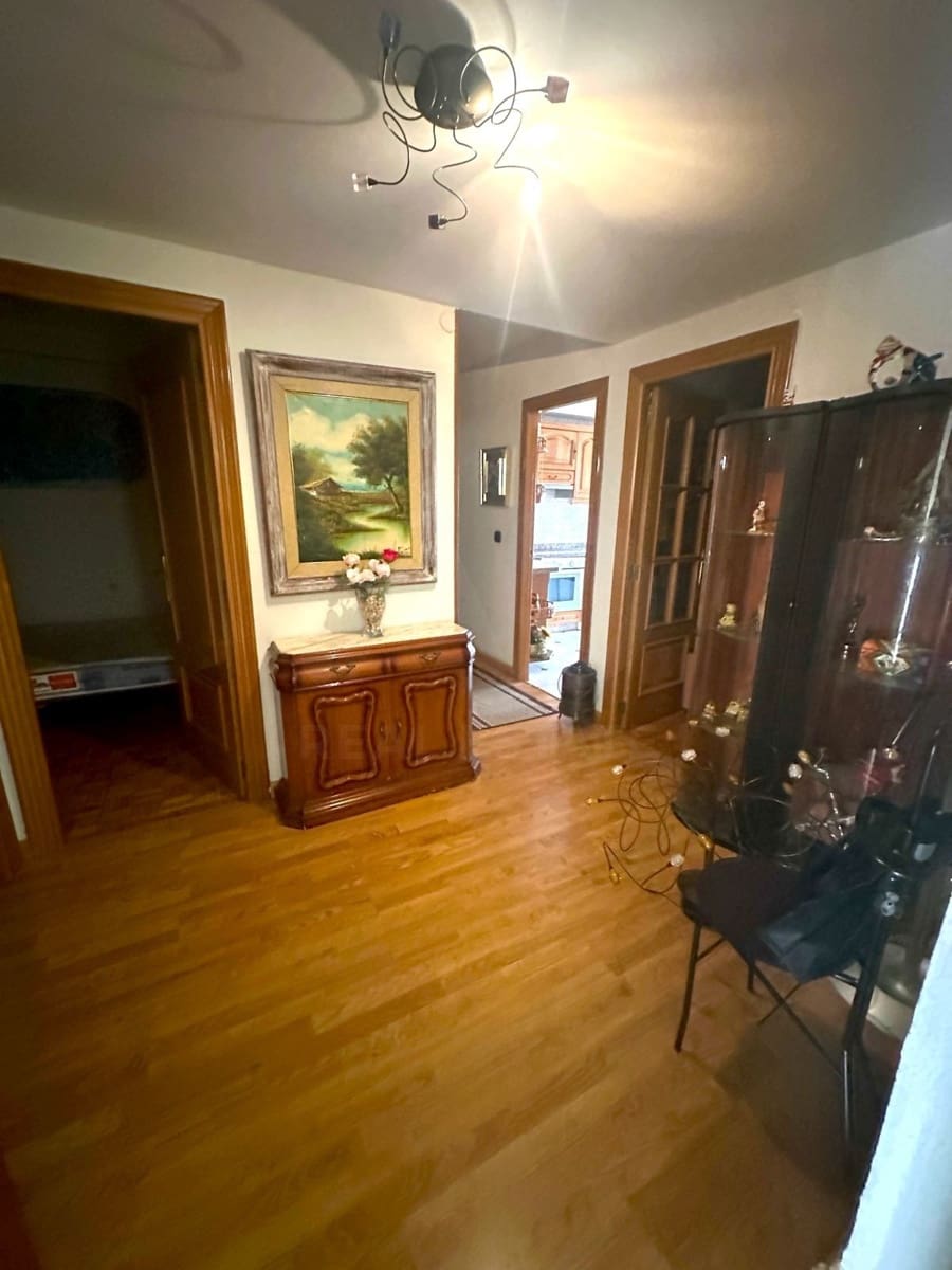 Apartamento de 4 habitaciones en León ciudad en alquiler - 1.200 € (Ref: 10031101)