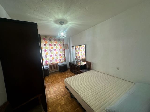 4 soverom Leilighet til leie i Leon by - € 1 200 (Ref: 10031101)