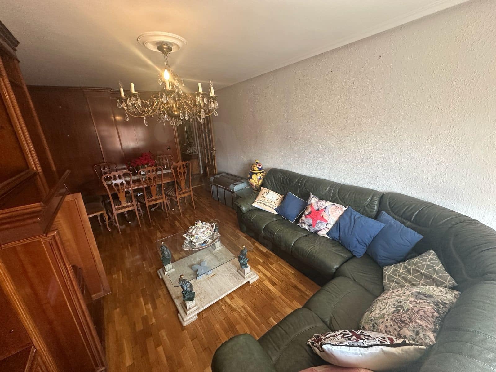 Apartamento de 4 habitaciones en León ciudad en alquiler - 1.200 € (Ref: 10031101)