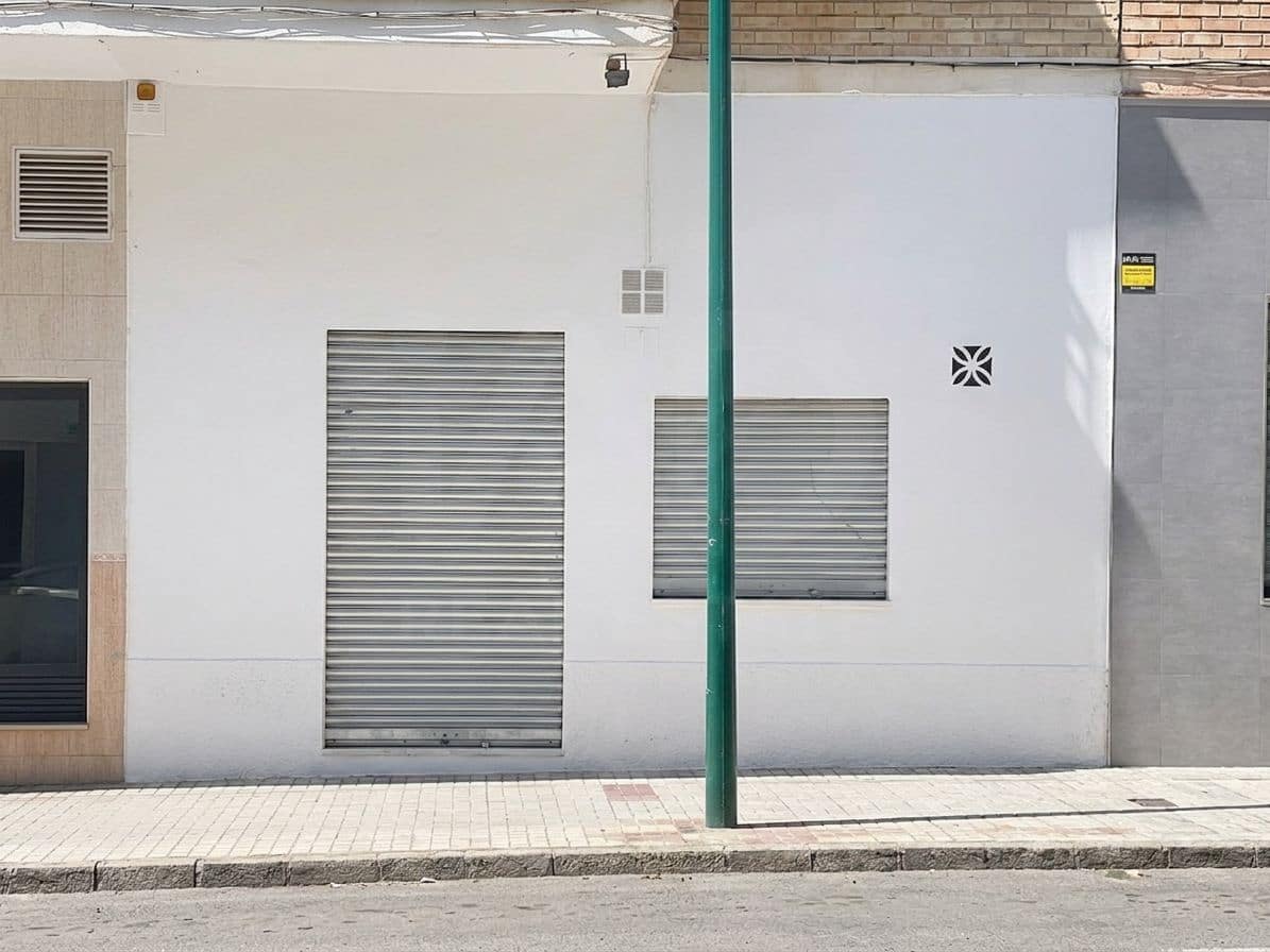 Kommersiell til leie i Malaga by - € 700 (Ref: 10031102)