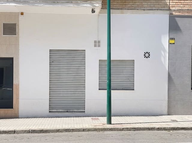 Kommersiell til leie i Cruz de Humilladero, Málaga by - € 700 (Ref: 10031102)