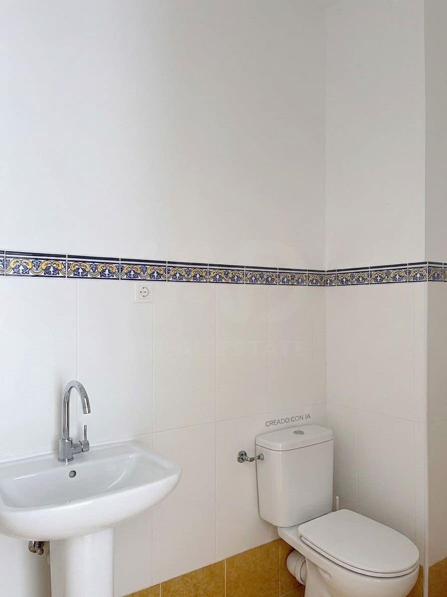 Kommersiell til leie i Malaga by - € 700 (Ref: 10031102)