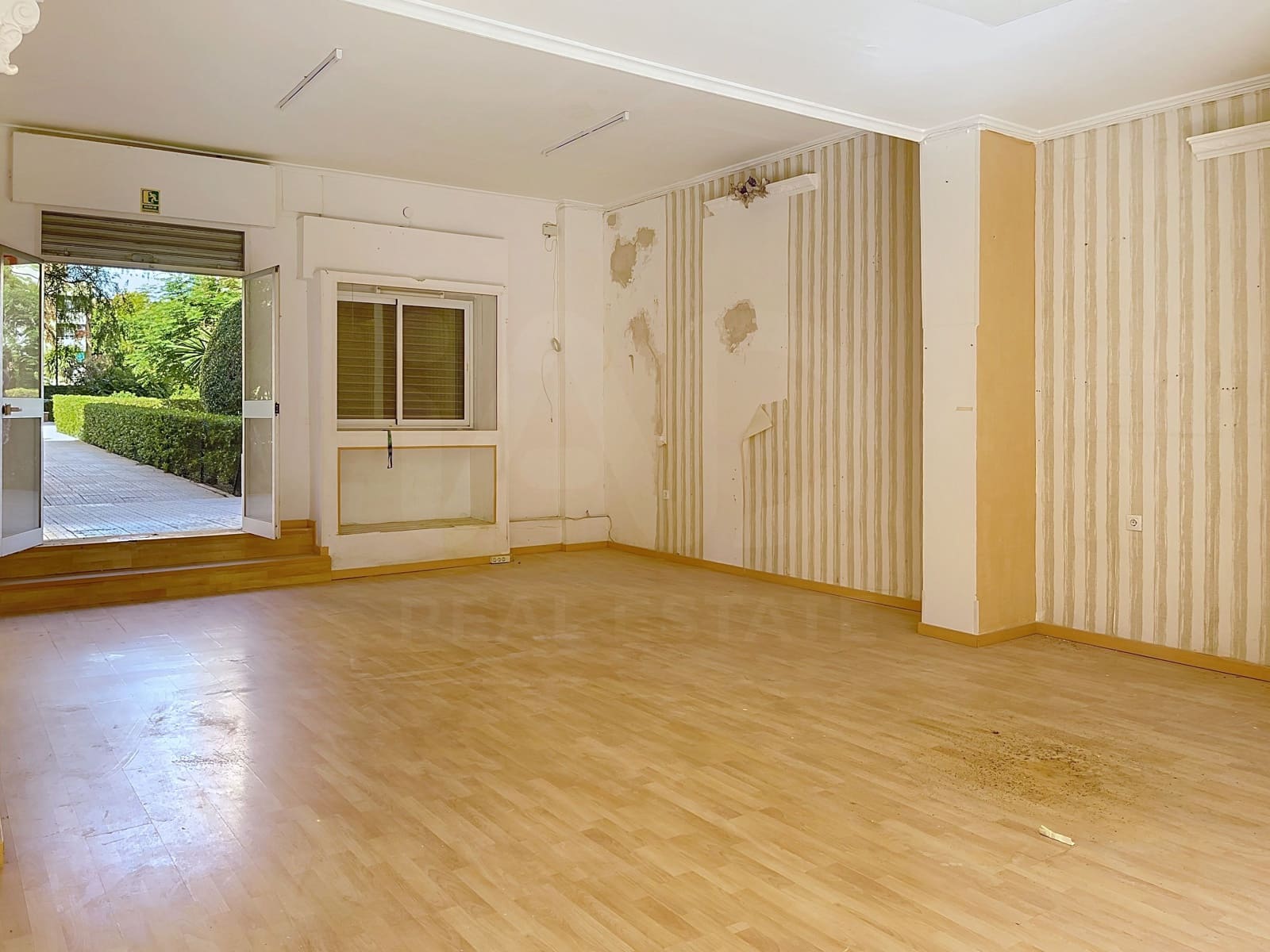 Kommersiell til leie i Malaga by - € 700 (Ref: 10031102)
