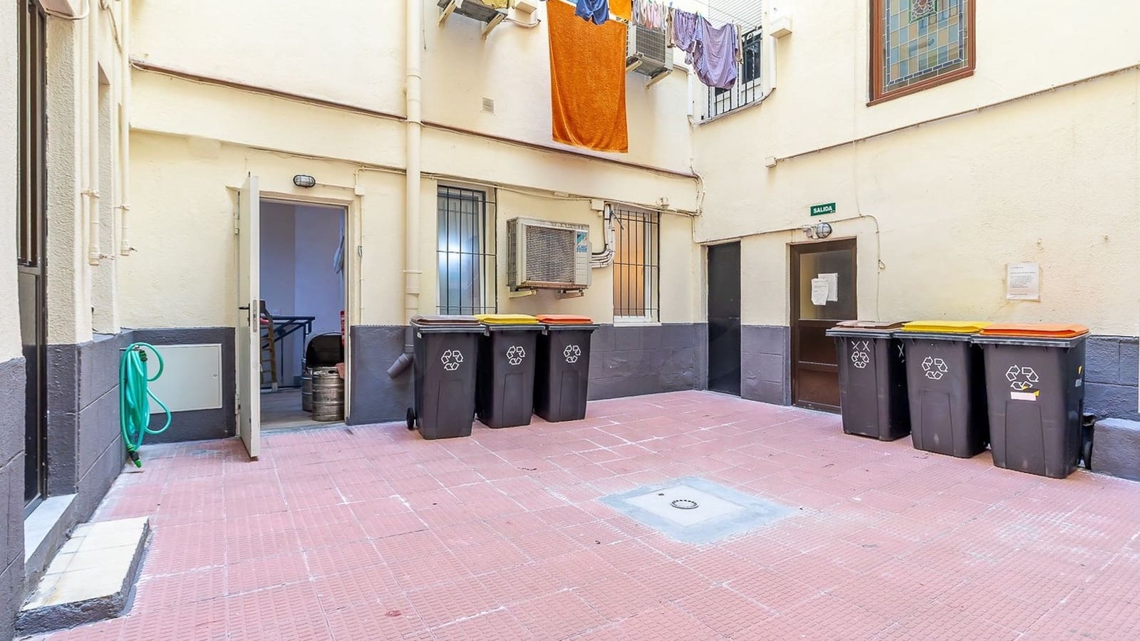 Local Comercial de 1 habitación en Madrid ciudad en alquiler - 2.000 € (Ref: 10031103)
