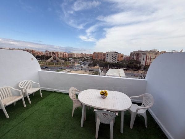 2 slaapkamer Penthouse te koop in San Agustín, Alicante stad - € 150.000 (Ref: 10031181)