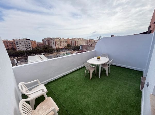 2 slaapkamer Penthouse te koop in Alicante stad - € 150.000 (Ref: 10031181)