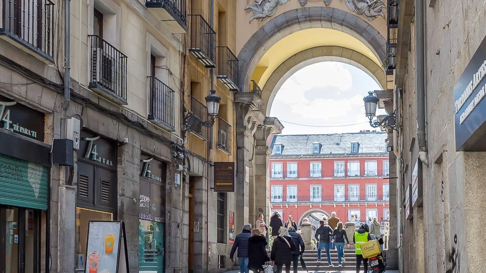Apartamento de 4 habitaciones en Madrid ciudad en alquiler - 3.250 € (Ref: 10031377)