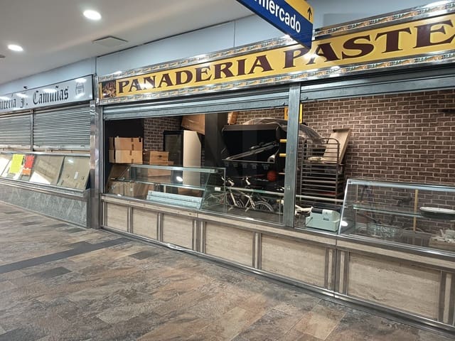 Kommersiell til salgs i Parla - € 48 000 (Ref: 10033184)