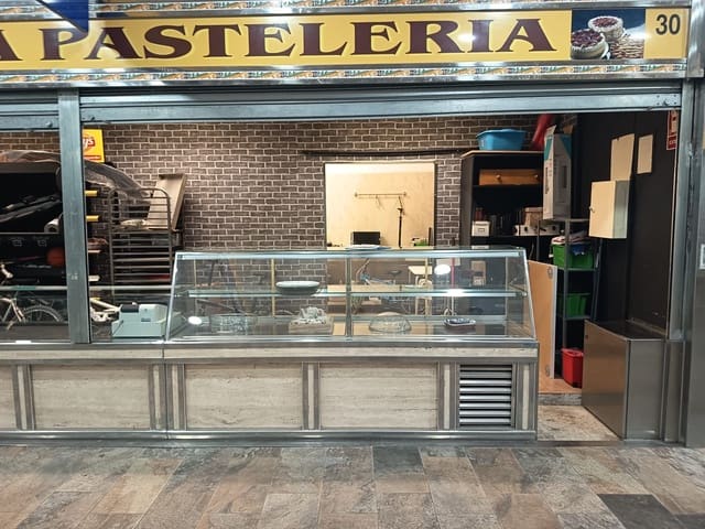Kommersiell til salgs i Parla - € 48 000 (Ref: 10033184)