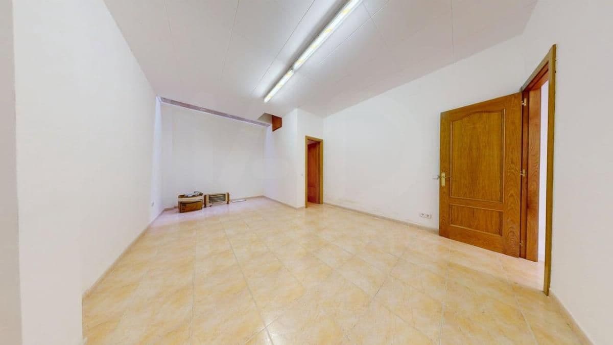 Kaupallinen myytävänä paikassa Canet de Mar - 76 000 € (Ref: 10033383)