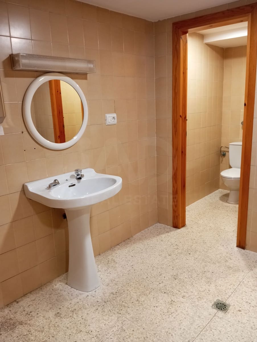 3 bedroom Commercial for sale in Jaca - € 63,000 (Ref: 10033384)