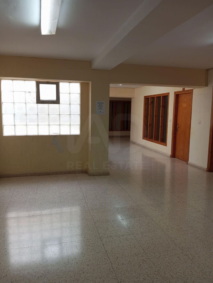 3 bedroom Commercial for sale in Jaca - € 63,000 (Ref: 10033384)
