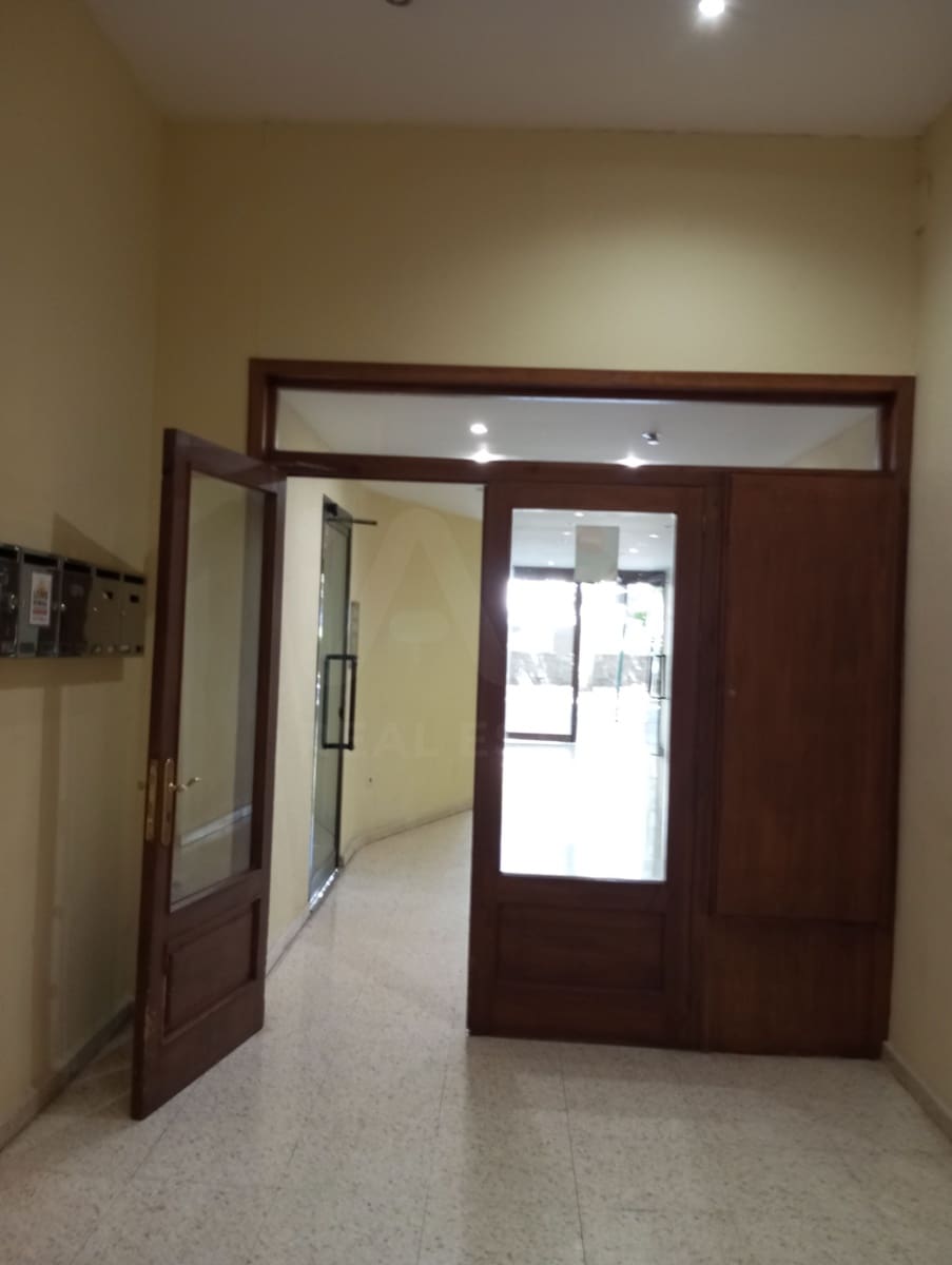 3 bedroom Commercial for sale in Jaca - € 63,000 (Ref: 10033384)
