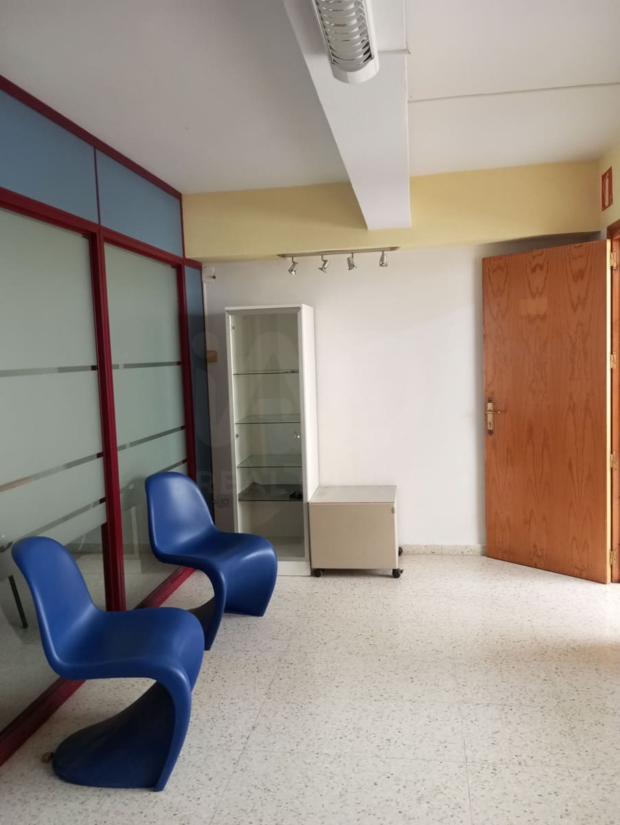 3 bedroom Commercial for sale in Jaca - € 63,000 (Ref: 10033384)