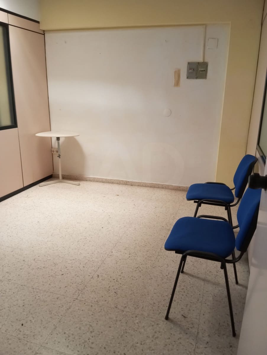 3 bedroom Commercial for sale in Jaca - € 63,000 (Ref: 10033384)