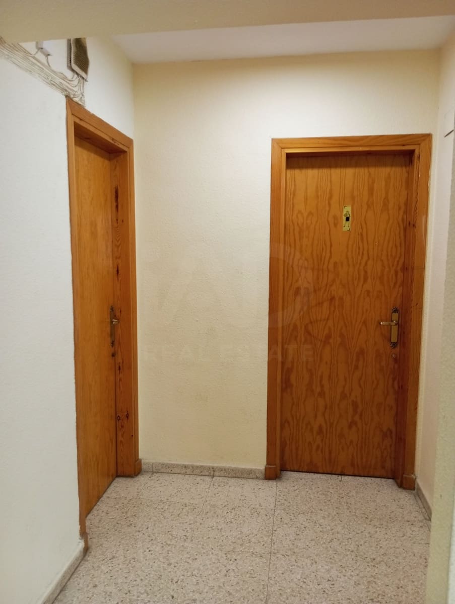 3 bedroom Commercial for sale in Jaca - € 63,000 (Ref: 10033384)