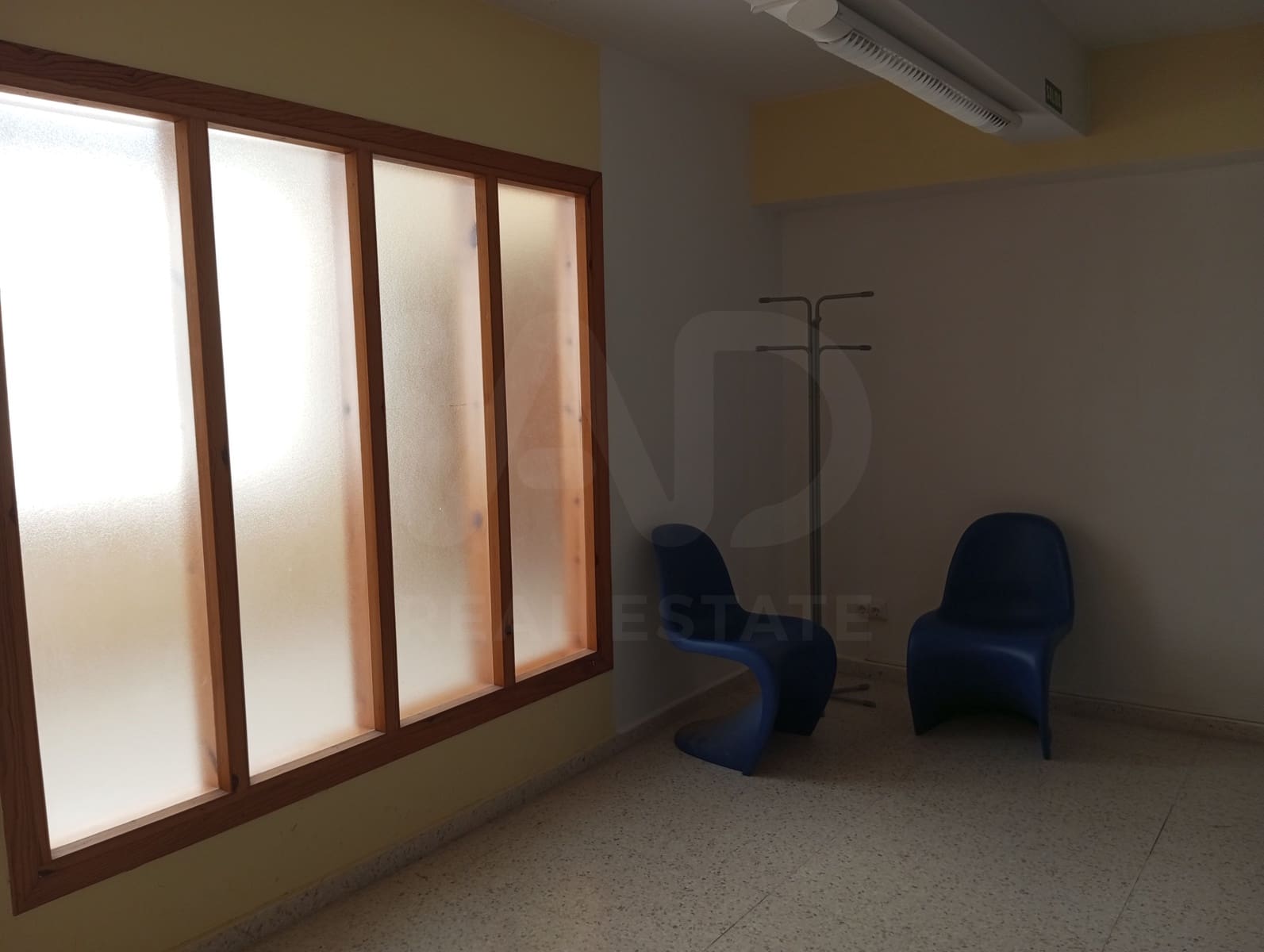 3 bedroom Commercial for sale in Jaca - € 63,000 (Ref: 10033384)
