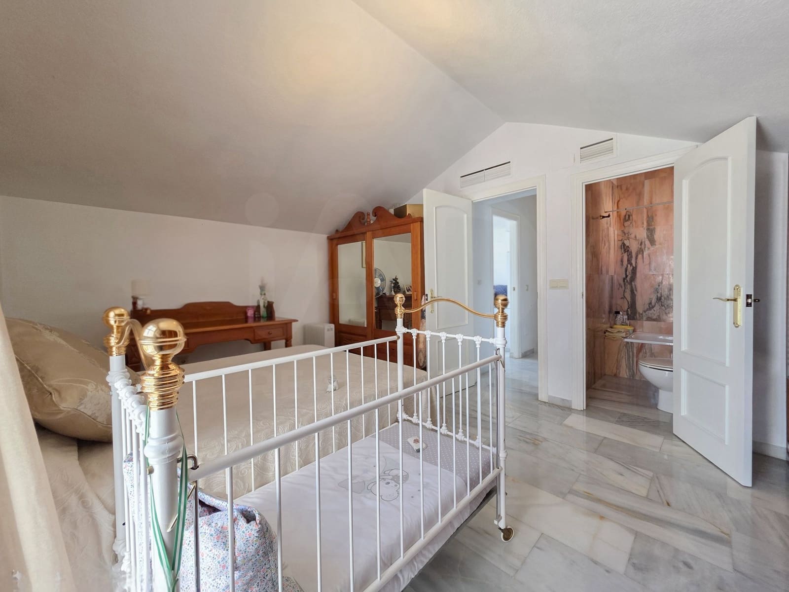 6 soverom Hus til salgs i Malaga by med svømmebasseng garasje - € 1 230 000 (Ref: 10033386)