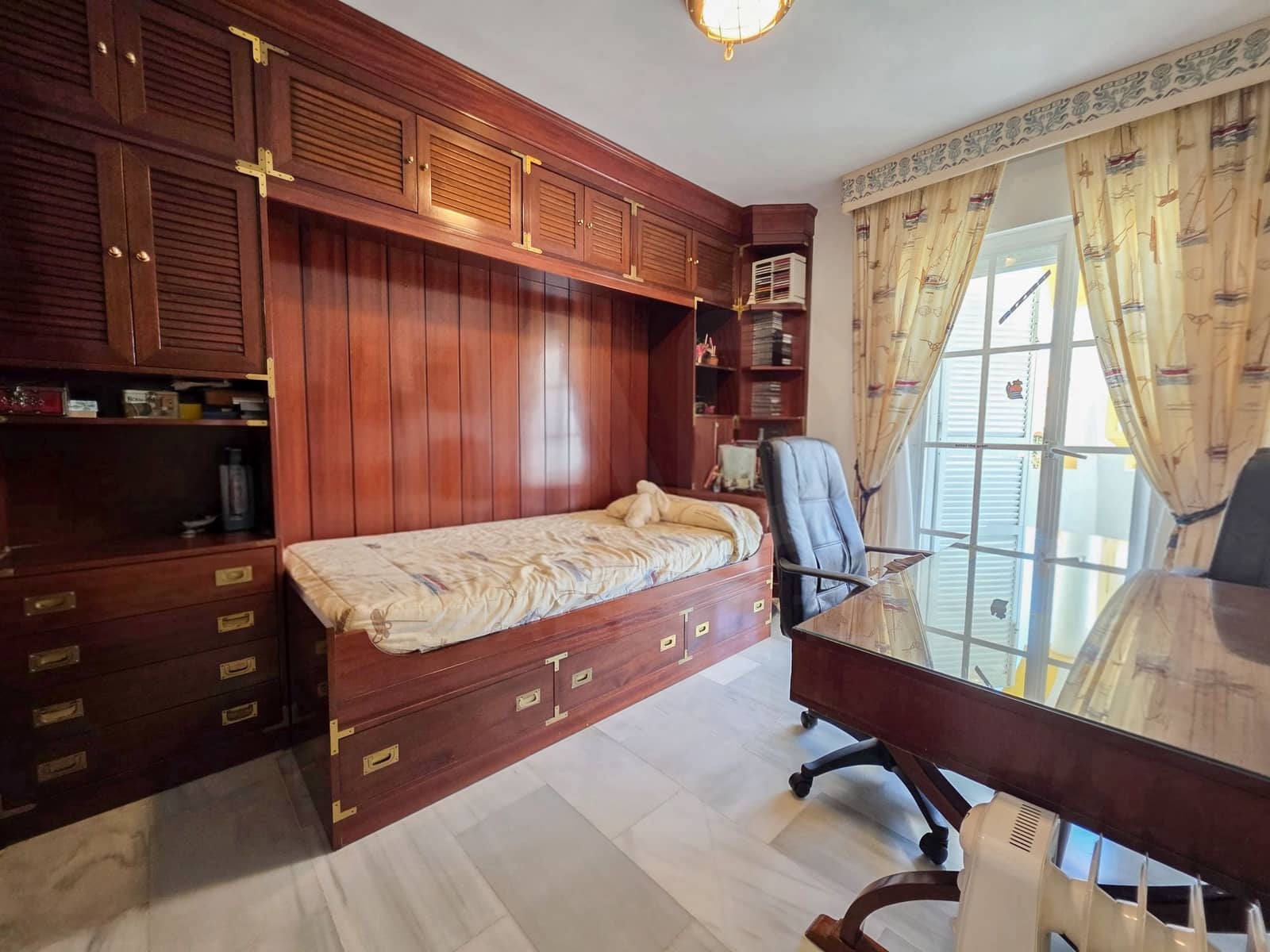 6 soverom Hus til salgs i Malaga by med svømmebasseng garasje - € 1 230 000 (Ref: 10033386)