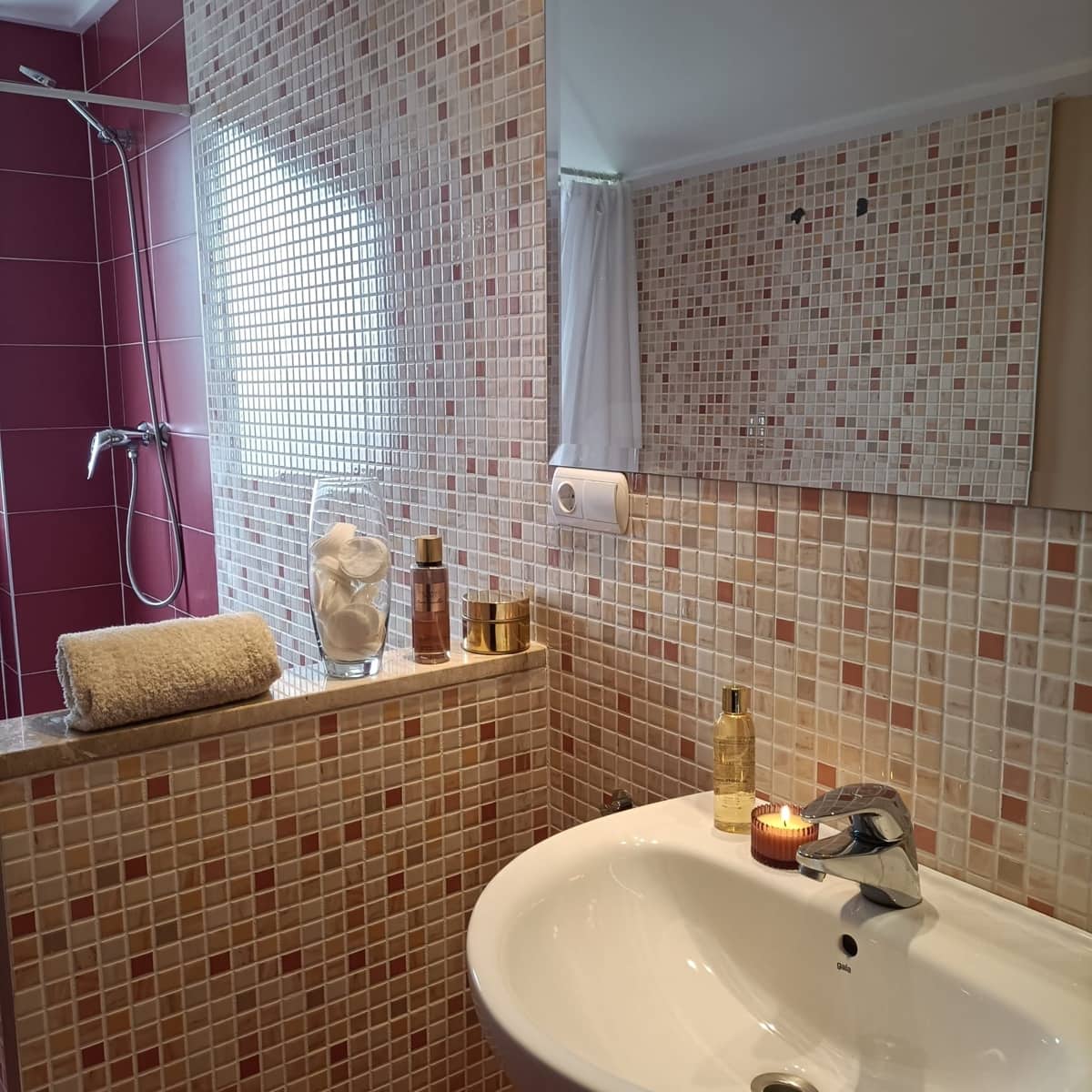 4 bedroom Villa for sale in Valladolid city with pool garage - € 645,000 (Ref: 10033395)