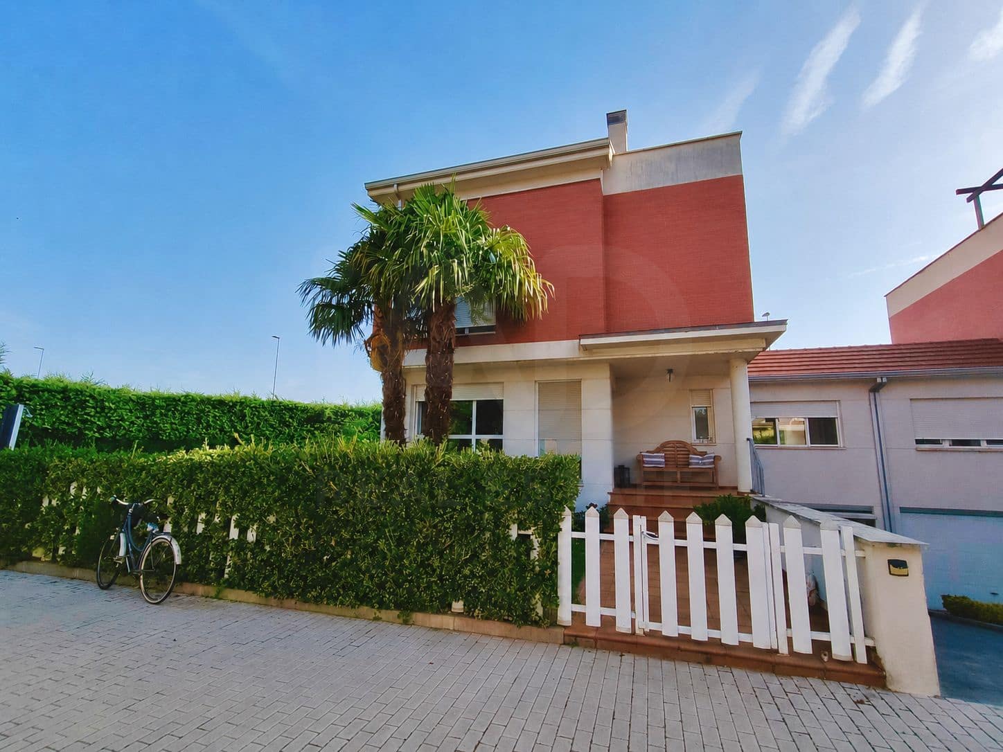 4 bedroom Villa for sale in Valladolid city with pool garage - € 645,000 (Ref: 10033395)