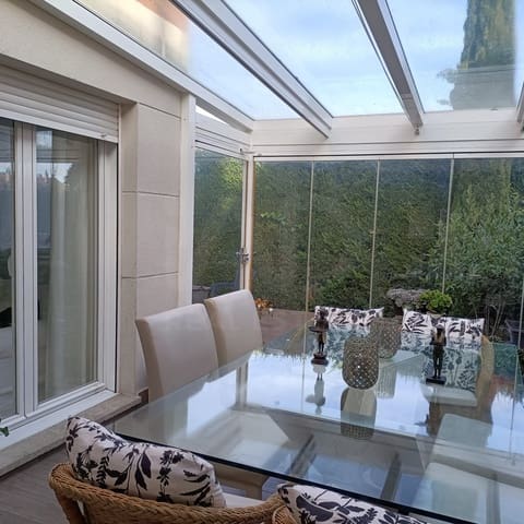 4 bedroom Villa for sale in Valladolid city with pool garage - € 645,000 (Ref: 10033395)