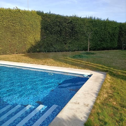 4 bedroom Villa for sale in Valladolid city with pool garage - € 645,000 (Ref: 10033395)