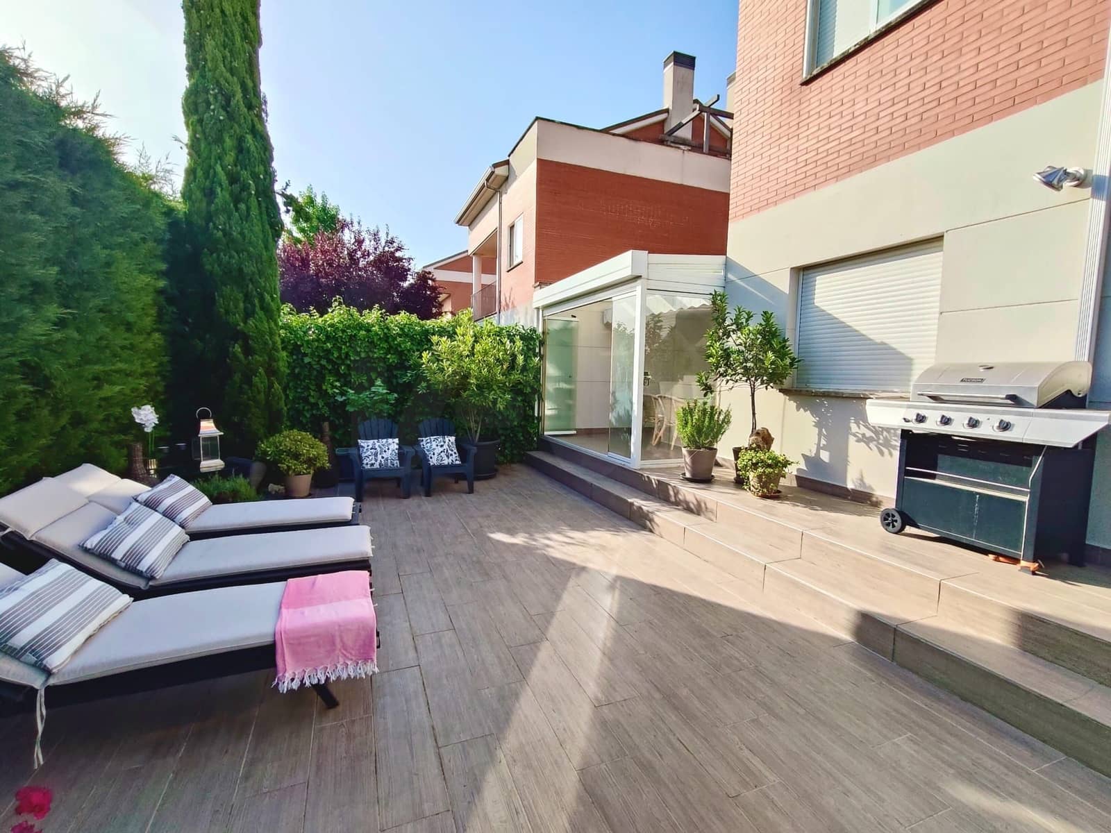 4 bedroom Villa for sale in Valladolid city with pool garage - € 645,000 (Ref: 10033395)