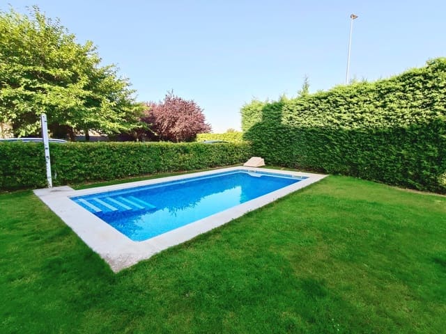 4 bedroom Villa for sale in Valladolid city with pool garage - € 645,000 (Ref: 10033395)