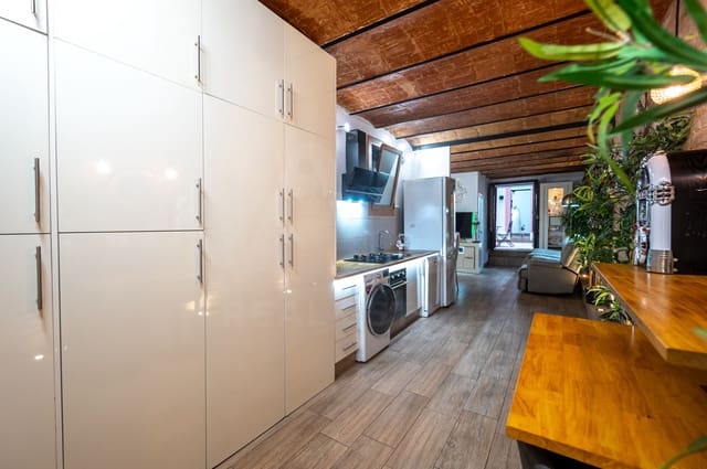4 chambre Appartement à vendre à El Poble Sec, Barcelone ville - 745 000 € (Ref: 10033396)