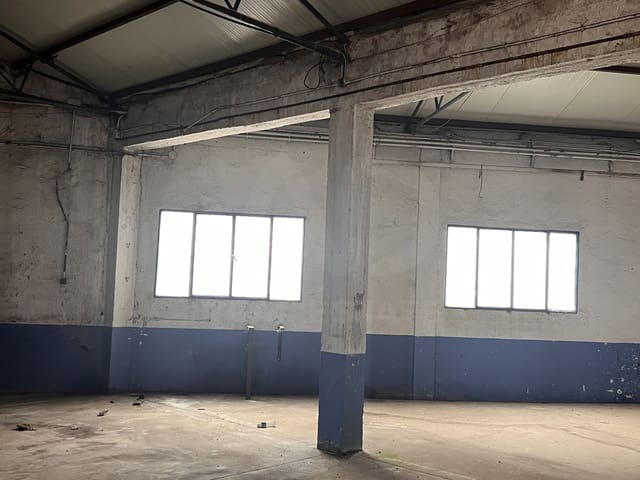Garage zu verkaufen in Pinos Puente - 150.000 € (Ref: 10033402)