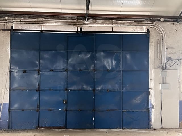 Garage zu verkaufen in Pinos Puente - 150.000 € (Ref: 10033402)