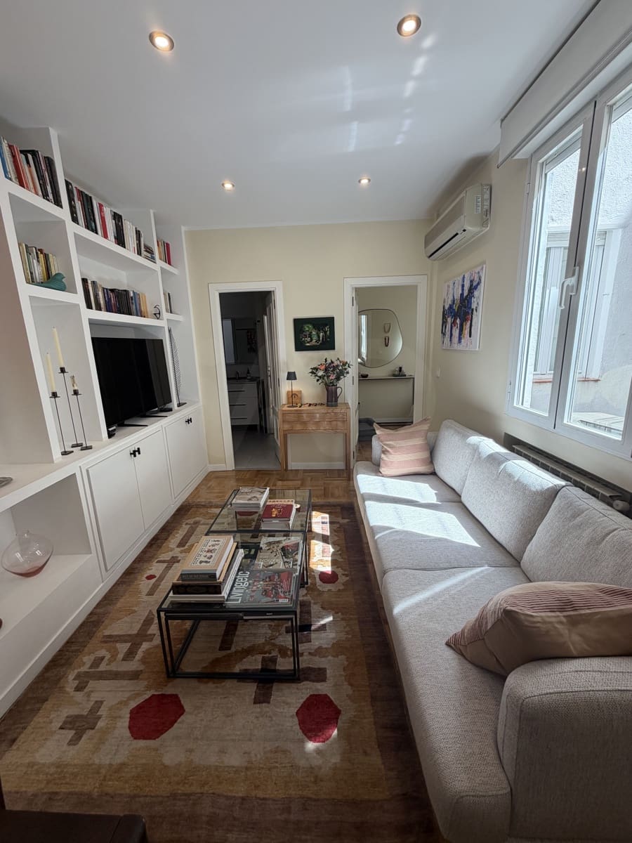 2 soveværelse Lejlighed til salg i Madrid by - € 660.000 (Ref: 10034536)