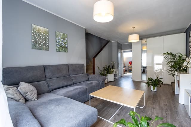 4 slaapkamer Rijtjeshuis te koop in Mollet del Vallès met garage - € 436.000 (Ref: 10034537)
