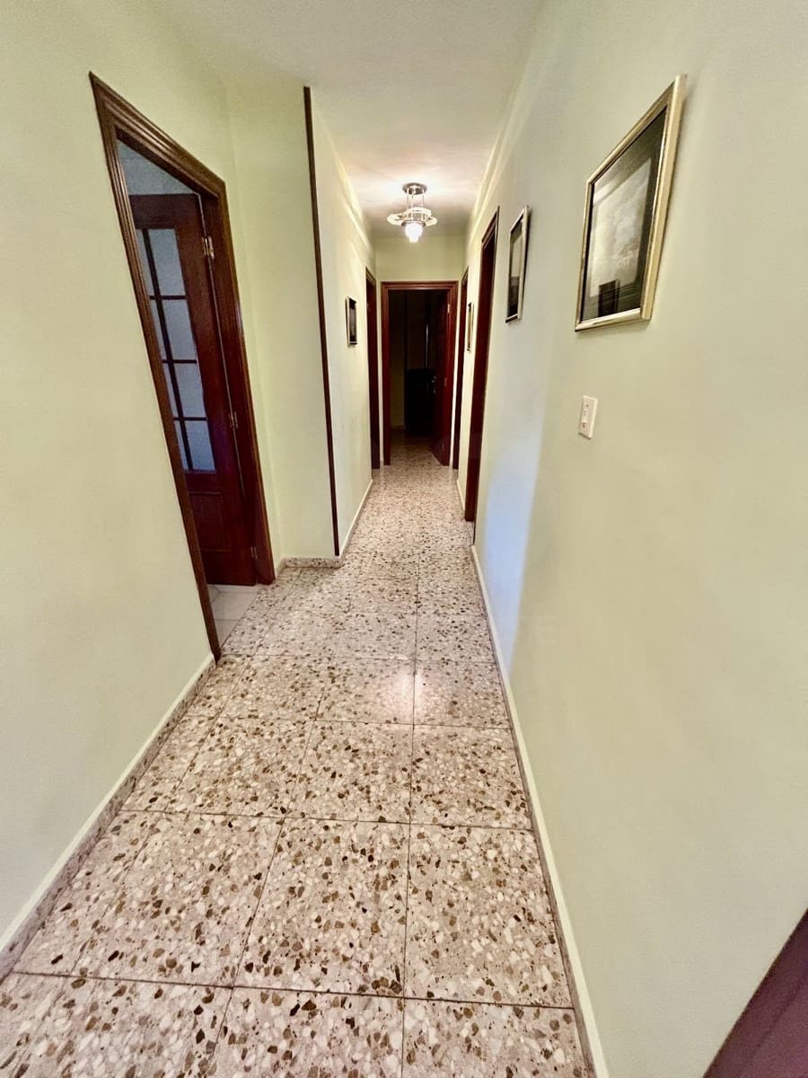 4 bedroom Townhouse for sale in La Baneza with garage - € 110,000 (Ref: 10034540)