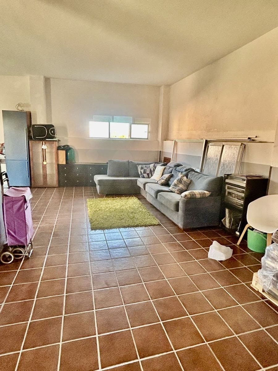 4 bedroom Townhouse for sale in La Baneza with garage - € 110,000 (Ref: 10034540)