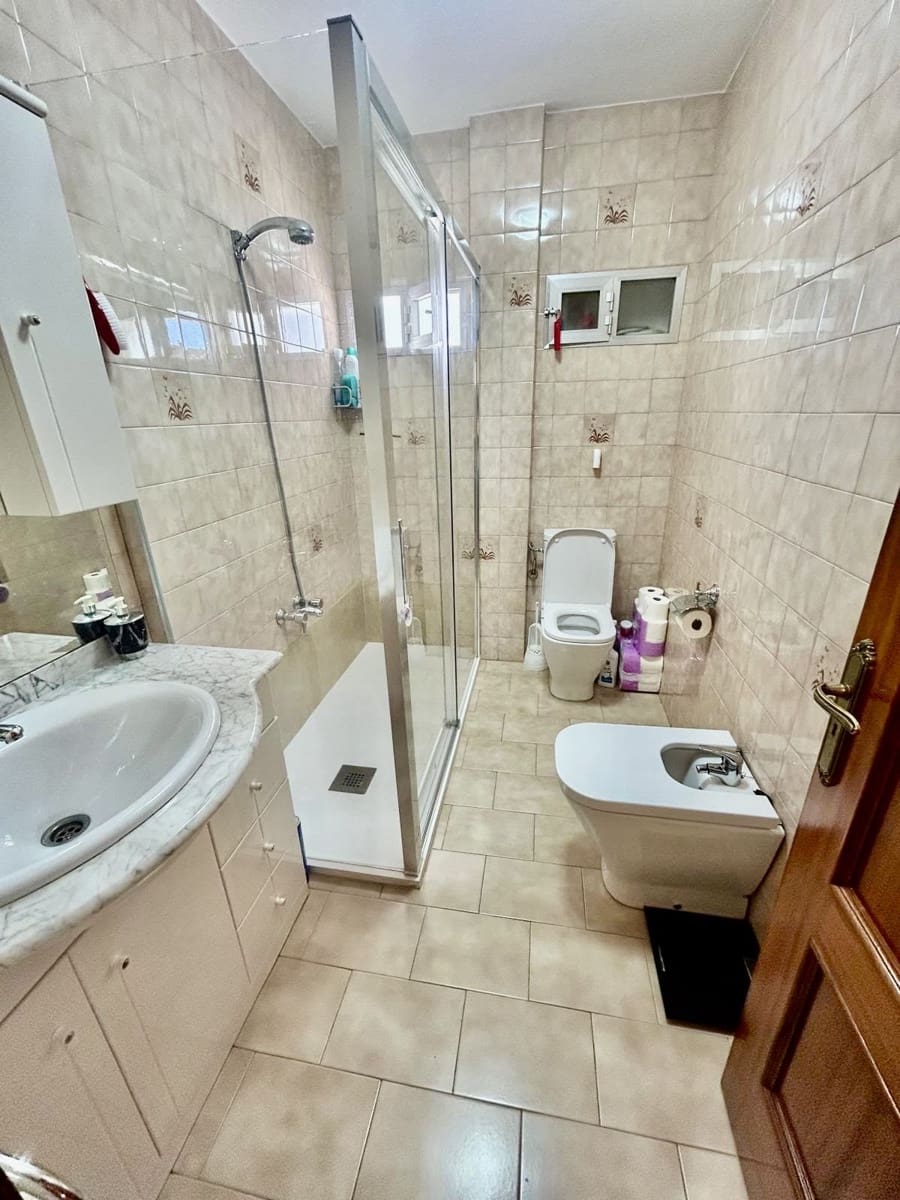 4 bedroom Townhouse for sale in La Baneza with garage - € 110,000 (Ref: 10034540)