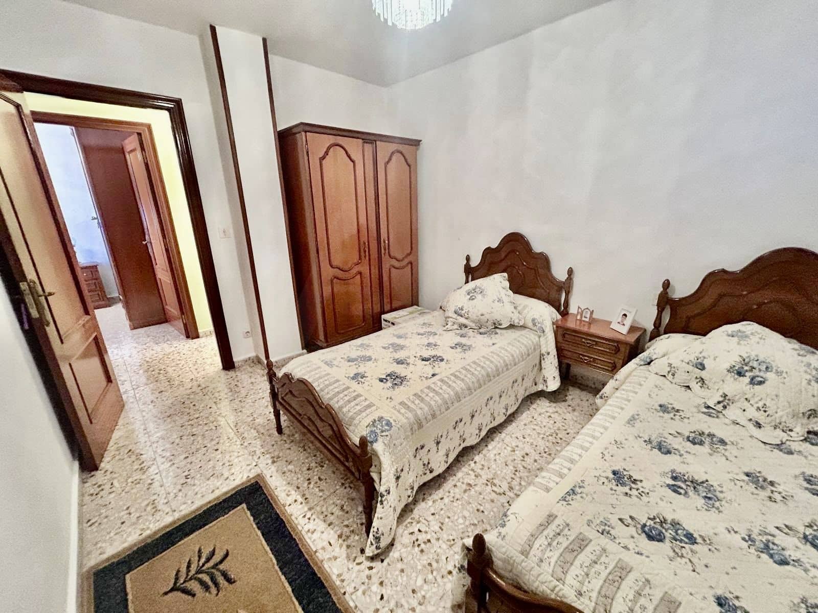 4 bedroom Townhouse for sale in La Baneza with garage - € 110,000 (Ref: 10034540)