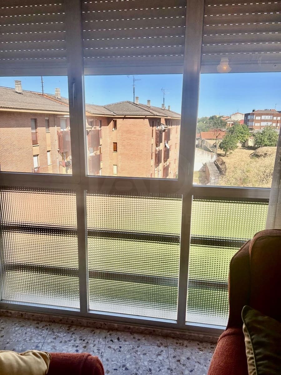 4 bedroom Townhouse for sale in La Baneza with garage - € 110,000 (Ref: 10034540)